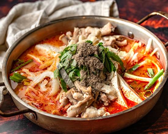 Beef Tripe Hot Pot with Vegetables  (곱창전골 肥肠火锅)